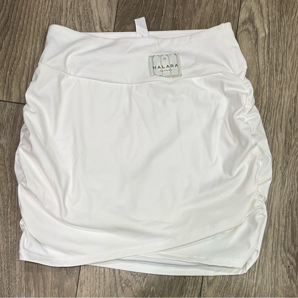 Halara White High Waisted Ruched Bodycon Mini Skirt - Size XS (NWT) ✨ - Picture 12 of 13